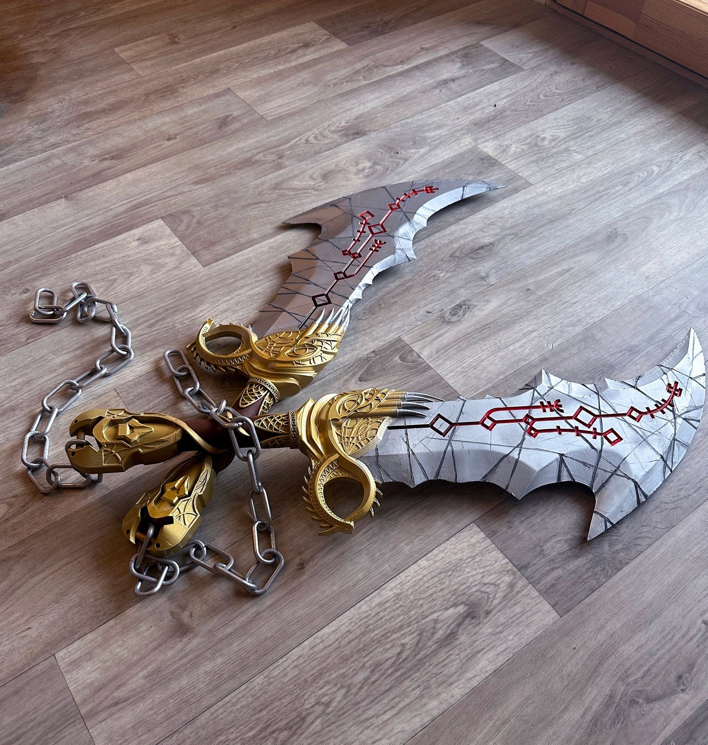 Lames du Chaos de Kratos - Répliques Réelles en 3D avec Chaînes - Cosplay God of War Ragnarok Fait Main